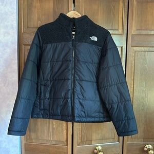 TNF coat. Like new - Wore 1 time. Love it!